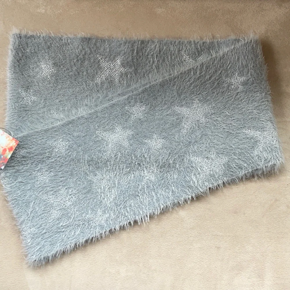Fuzzy Star Infinity Scarf NWT